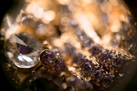 钻石大小不同金首饰非常接近背景图片