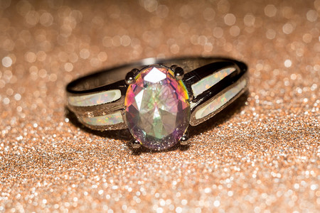 时尚戒指神秘的顶层彩虹现代珠宝图片