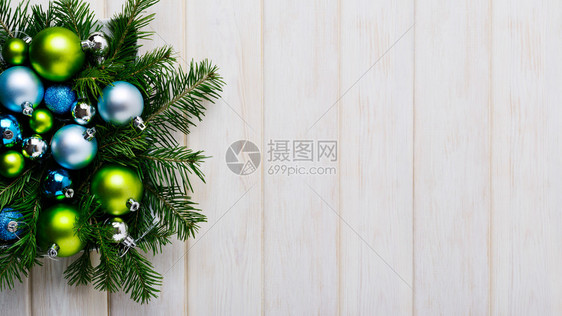 圣诞节背景绿色和蓝装饰品圣诞节派对装饰品圣诞节问候背景复制空间图片