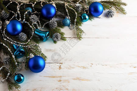 圣诞节背景银松饼和蓝装饰品圣诞派对装饰闪发光的球复制空间图片