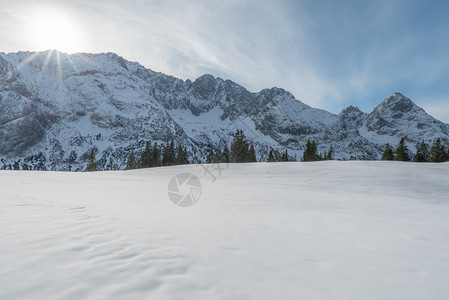 冬季雪山风景图片