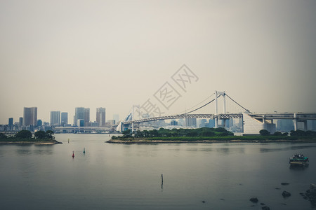 东京的彩虹桥和城市风景图片