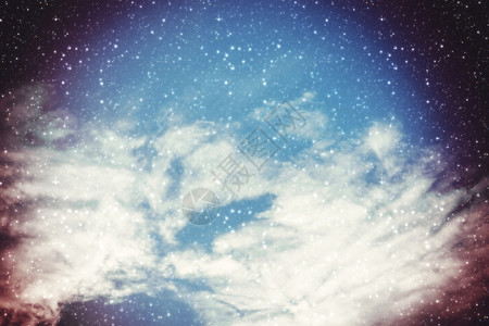 云层和恒星的天空背景所使用的照明弹效果经编辑的照片图片