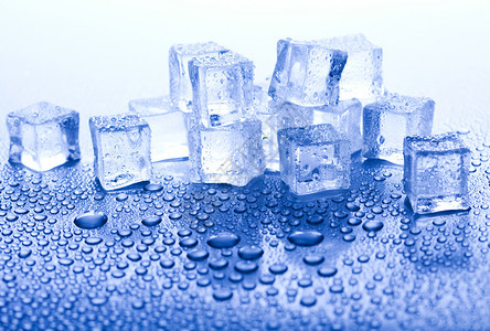 融化的冰块冷和新鲜的概念图片