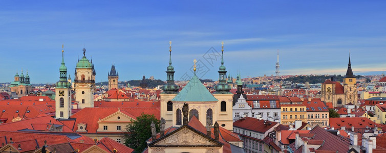 CzechRpublic的Charles桥塔中被夺走的色彩多老城图片