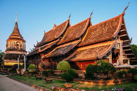 2009年12月24日泰国清迈清迈城隍庙华乐摩莱古兰纳建筑风格地标图片