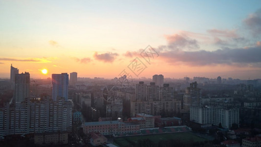 城市日出时的美丽景色照片来自无人机拍摄的照片城市日出时的美丽景色图片