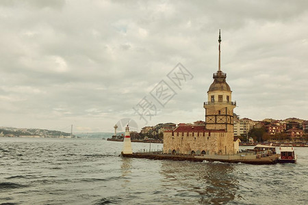 bosphruitanbulistanbul位于istanbul的少女和位于istanbul火鸡的塔图片