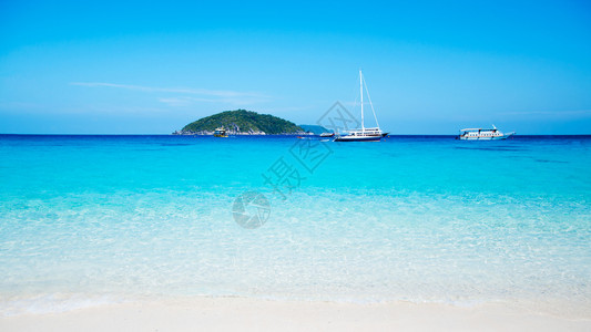 西米兰岛和充满活力的涡轮海蓝和马曼图片