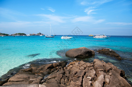 西米兰岛和充满活力的涡轮海蓝和马曼图片
