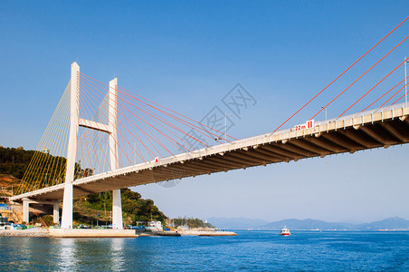 2013年8月6日韩国南端Yosu港有Gebksn或Dlsar2桥图片