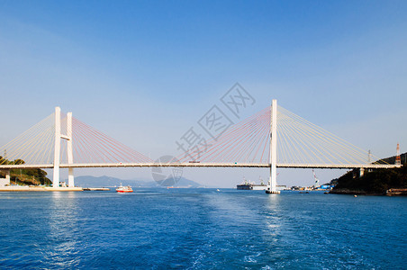 南朝鲜有Geobuksn或Dlsar2桥的Yesu港在观光巡航路线上拍摄景象的著名里程碑图片