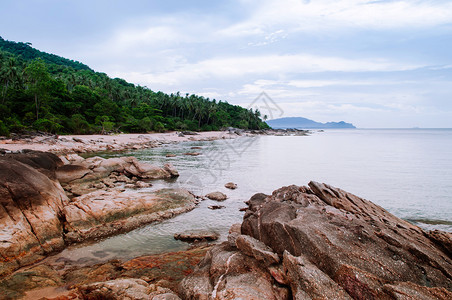 开曼泰兰等地雨季的岩石海斗篷图片