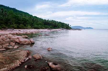 开曼泰兰等地雨季的岩石海斗篷图片