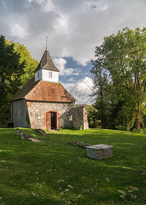 东苏塞克斯州Lulingto的教区堂被认为是英格兰最小的教堂图片