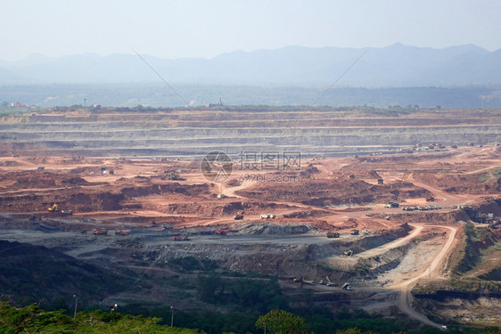 塔伊兰省Laing的照明煤矿图片