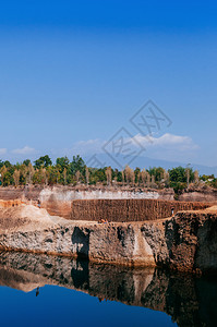 201年月8日吉昂马伊泰兰吉昂大峡谷旅游著名的悬崖跳跃点红和蓝水在泰国旅行图片