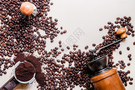 咖啡豆研磨机脚过滤器白色背景的篡改图片
