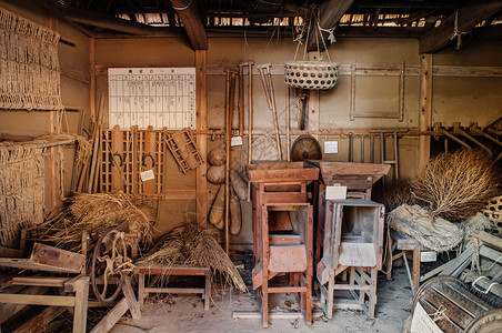 201年月日ChibaJpn旧的木制厨房用农具在古村edo镇BsnMura露天航空博物馆的旧edo房屋里图片