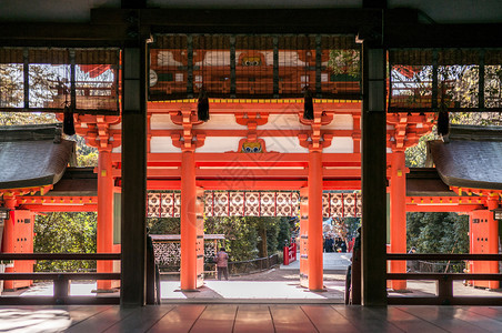 201年月日秋天阳光明媚的山川津贾神庙美丽的红门图片