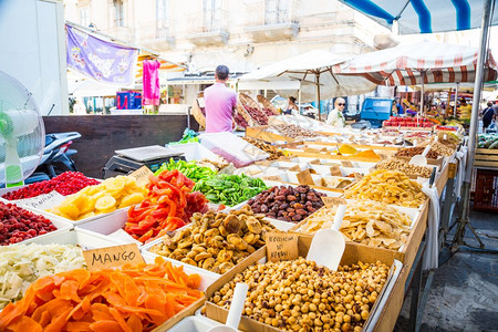 西里意大利语关于每日当地传统松饼和杏仁市场的细节图片