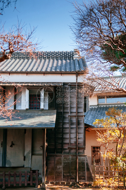 由锯木村若干层组成的粘土墙建造古老日本防火仓库kurazi图片