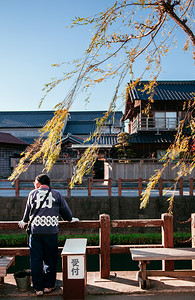 201年月日在toky附近的著名旧镇sakr村torichbajpn古老的木头日本人村图片