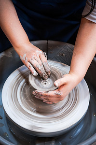 手工制作陶艺泥塑制作陶罐背景图片