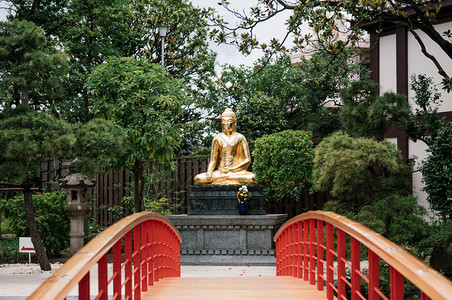 2014年6月7日June27014Kawskijpn日本花园红桥和白寺金佛像的美丽建筑景观图片