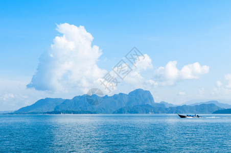 热带岛屿和渔船KrabiThlnd图片