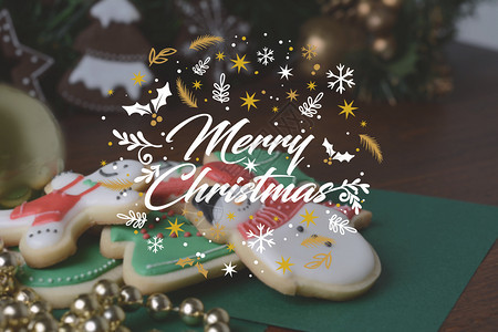在木桌上贴着喜庆装饰的彩色圣诞节饼干图片