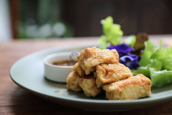 食素木本底旧作风格的日本炸豆腐图片