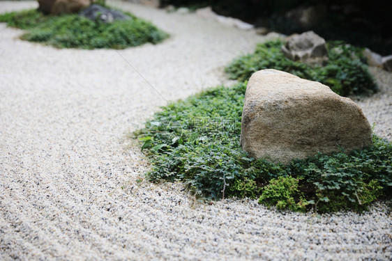 具有空间背景的日本宝石园图片