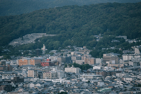 京都城市的景色以电影古代风格的日出图片