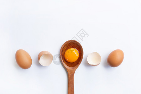 蛋黄在木勺上图片