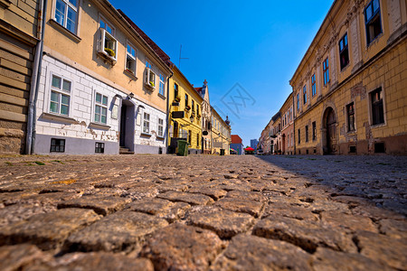 Tvrdja历史城镇osijekcroati的斯拉沃尼贾地区旧街道图片