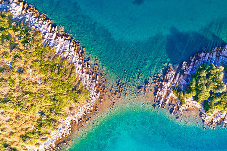 地中海岛屿石块形状的空中观察zadrcoti群岛图片