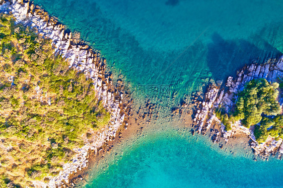 地中海岛屿石块形状的空中观察zadrcoti群岛图片