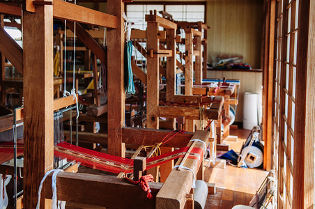 传统丝质织物旧编机图片