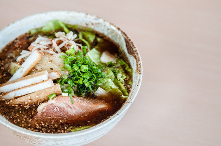 从最顶尖的角度看日本街头食品烹饪okinawmsochauRmen图片