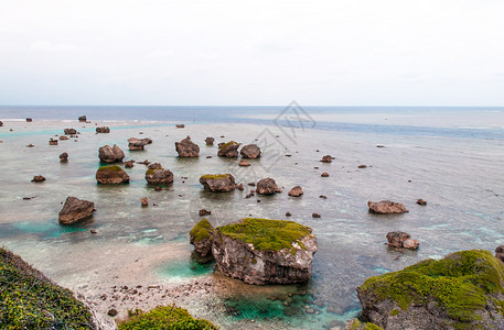 岩石悬崖和东面海边的斗篷山崎米雅科霍基那瓦雅潘图片