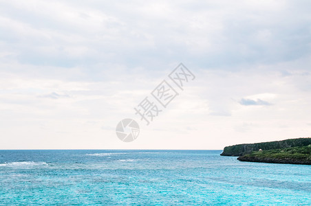 春初从ryugjo观察甲板到kulima岛海道的蓝色水图片