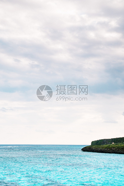 春初从ryugjo观察甲板到kulima岛海道的蓝色水图片