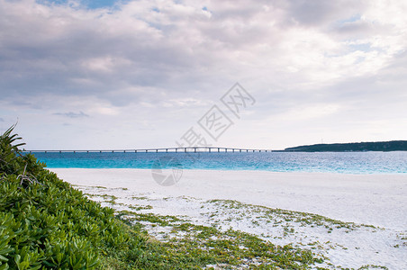 清蓝水白沙和库里马桥位于梅哈海滩图片