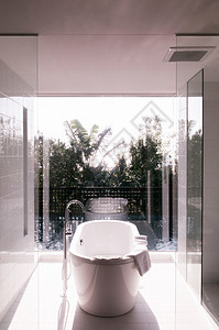 舒适的现代式浴室图片