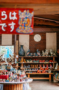 2013年月8日Jjan28013nahokinwjpn古老纪念品店的陶瓷Shisa狮子守护者雕塑模型Nah图片