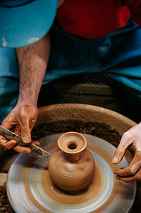 2013年Jjan28013nahokinwjpn制作okinaw风格的陶艺术人图片