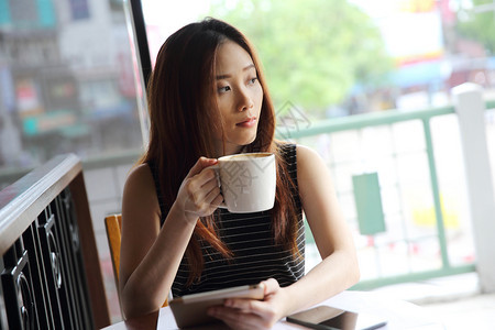 咖啡馆里亚洲女图片