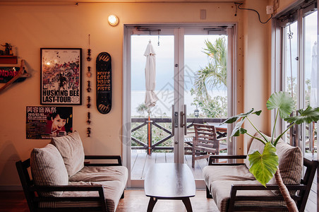 当代日本式客厅沙发桌椅带海景的子温暖气氛图片