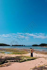 2013年月日JapnokiwHoshizuna海滩的岩石和头景象图片